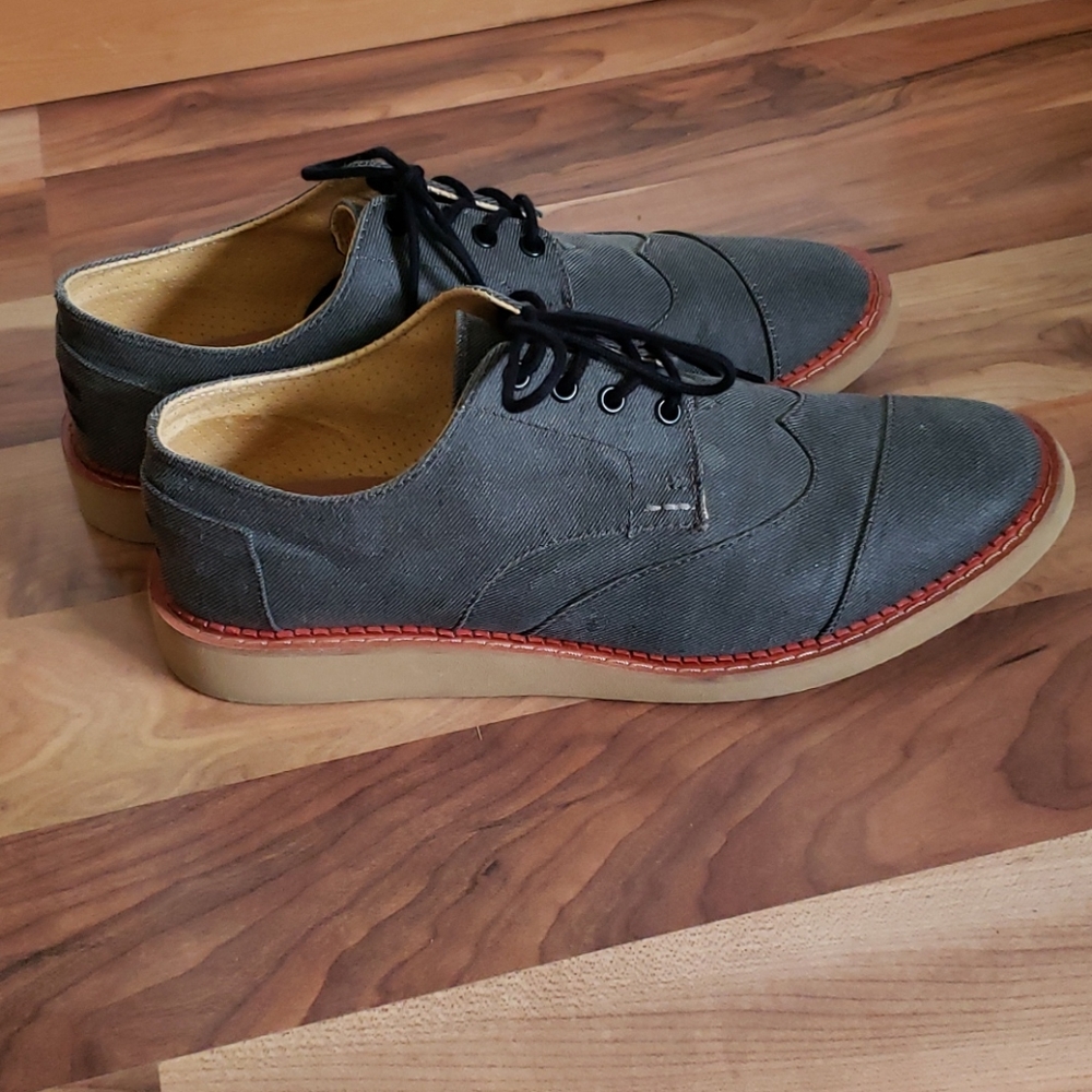 Tom's shoes